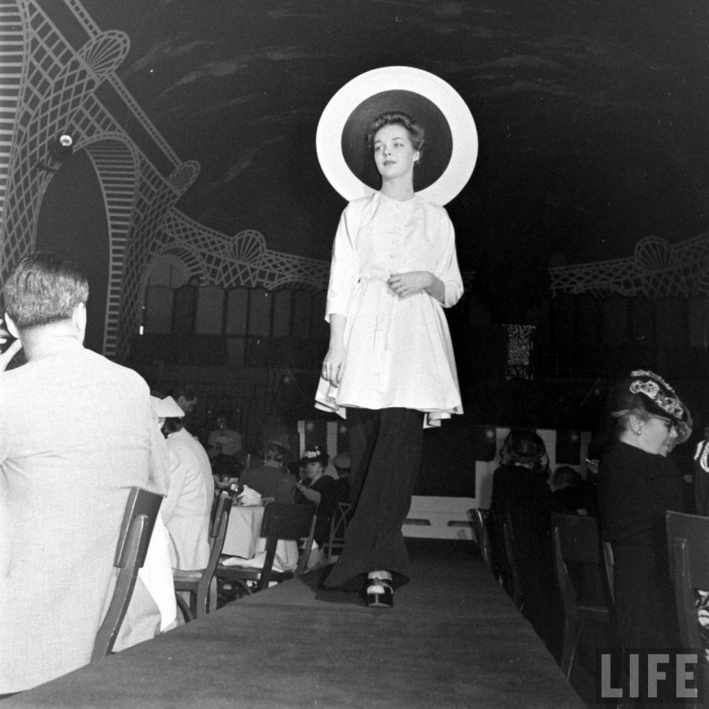 Chinese inspired fashion in 1941