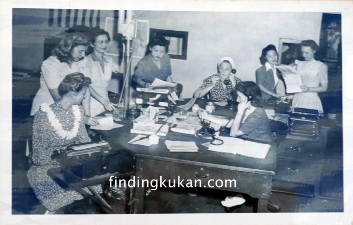 Margaret Kam (center) mans the all female copy desk at the Honolulu Star-Bulletin during WWII (courtesy Susan Cummings)